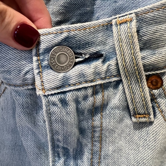 Levi’s Denim Mini Skirt / Size 26 - Picture 4 of 7